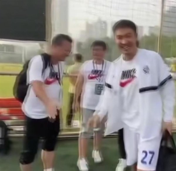 开云在线入口 中超球员逆袭路：从后厨小工到集团掌舵人